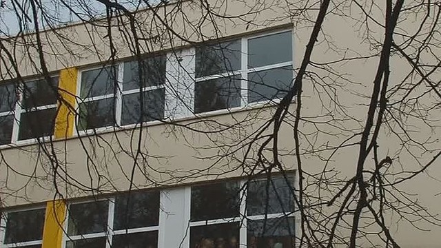 Nelaimė Alytuje: pro mokyklos langą iššoko septintokė