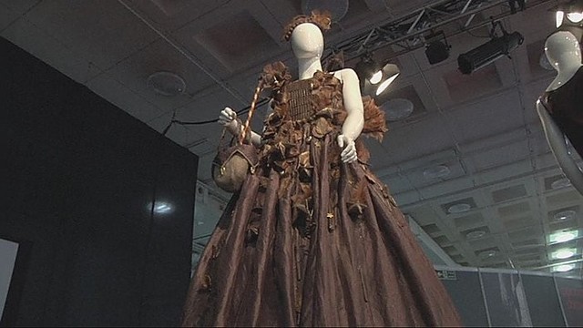 Šokolado parodoje Londone – saldžios suknios ir sijonai