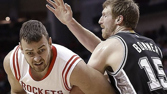 „Rockets“ nukovė NBA čempionus, D. Motiejūnas pelnė 8 taškus