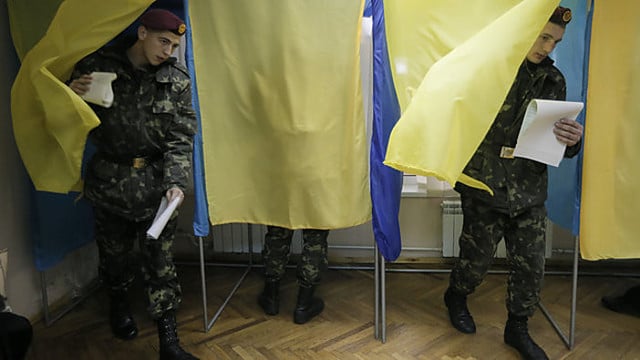 Per rinkimus Donbase – ir grasinimai, ir pažeidimai