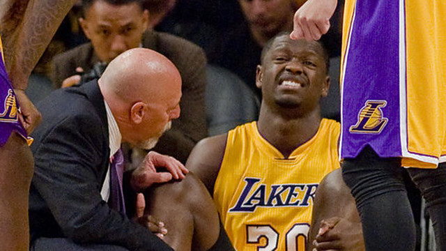 NBA debiutas nebuvo sėkmingas – susilaužė kojos blauzdikaulį