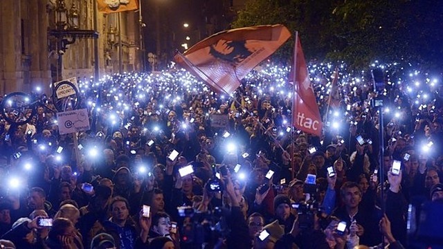 Po kilusių protestų Vengrija nusprendė neapmokestinti interneto