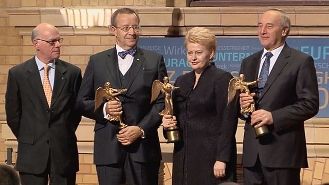 Baltijos šalių lyderiams Berlyne įteiktas apdovanojimas
