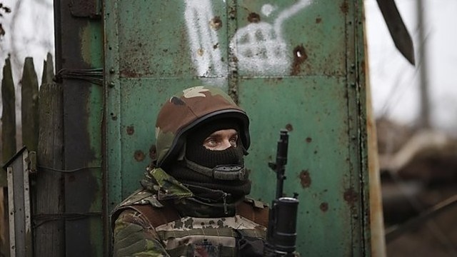 Rusų puolimui besirengiančią Ukrainą Vakarai remia tik žodžiais