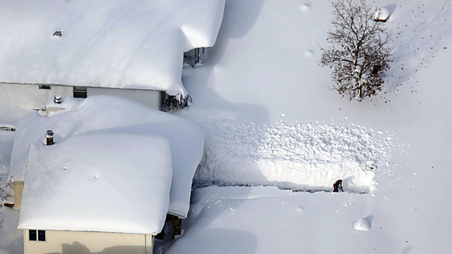 Sniego užverstam miestui gresia kitas pavojus