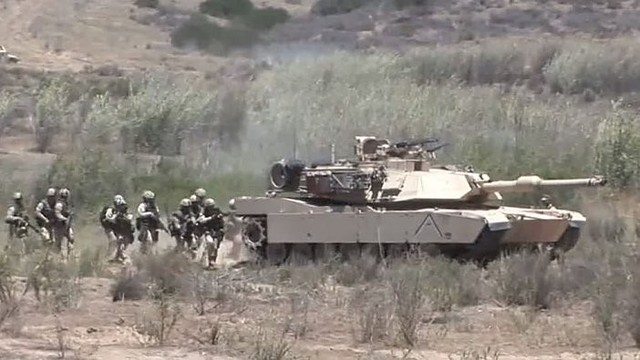 NATO šalyse JAV papildomai dislokuos 150 tankų ir šarvuočių