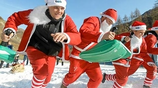 Šveicarijos Alpėse – sportiškiausio Kalėdų Senelio paieškos