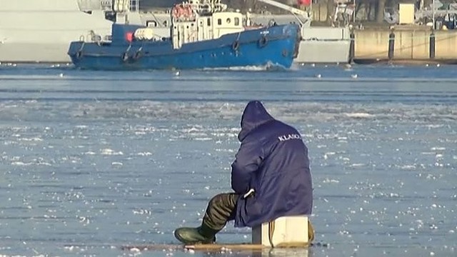 Klaipėdos žvejai jau vaikomi nuo plonyčio ledo