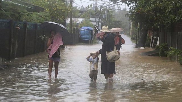 Filipinams smogęs taifūnas pareikalavo pirmųjų aukų