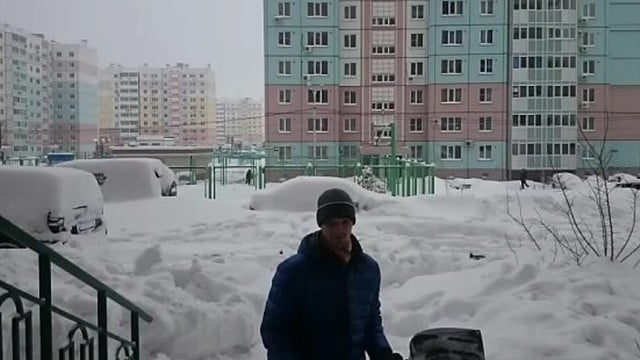 Sniego audra palaidojo automobilius Rusijos Chabarovsko krašte