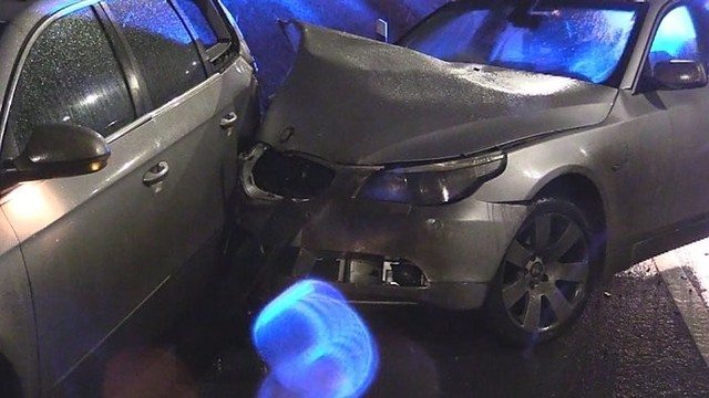 Vilniuje į taisomą mašiną įsirėžė girto vairuotojo BMW