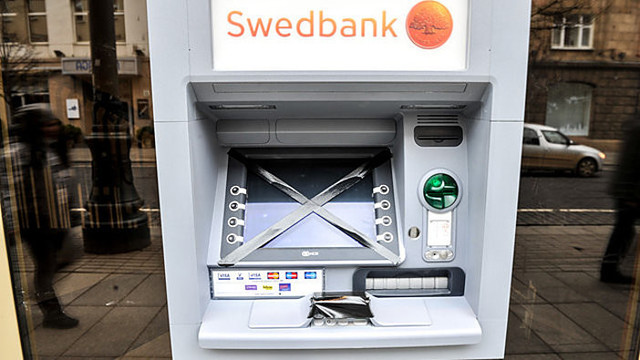 Bankomatai užgrūsti: vien „Swedbank“ klientai įnešė 75 mln. litų