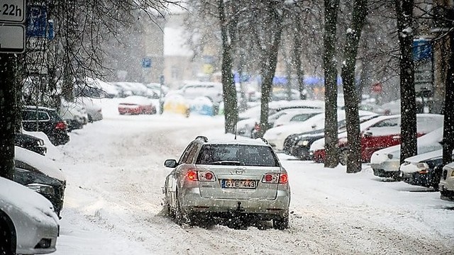 Savaitgalį bus vėjuota ir slidu, pajūryje kils audra