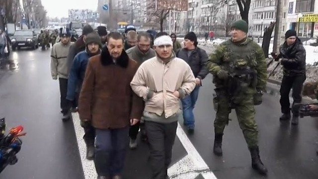 Separatistai išsityčiojo iš paimtų į nelaisvę Donecko kiborgų