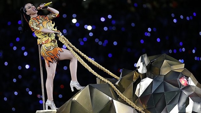 Per „Super Bowl“ finalą Katy Perry nustebino net visko mačiusius