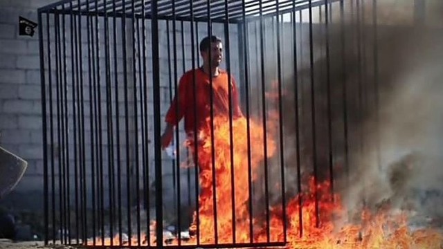 Jordanijos karo pilotą „Islamo valstybė“ gyvą sudegino narve