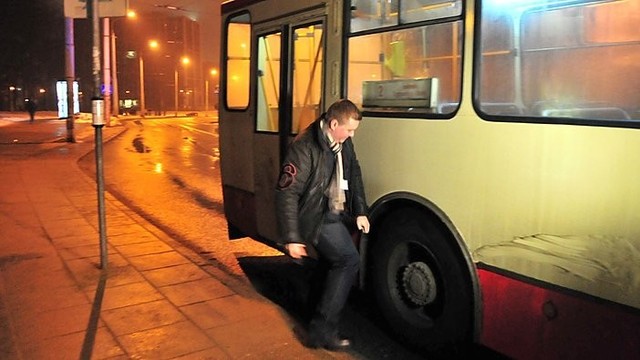 Girtas vyras Vilniuje pateko po troleibusu ir ten įstrigo