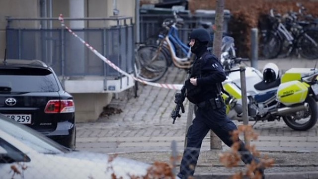 Teroristas apšaudė Kopenhagos kavinę, žuvo žmogus