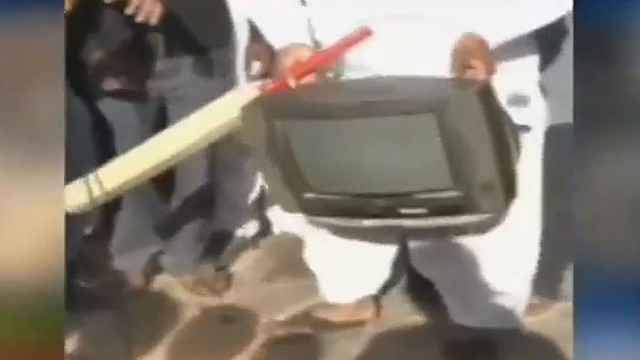 Dėl pralaimėjimo įsiutęs pakistanietis sudaužė televizorių
