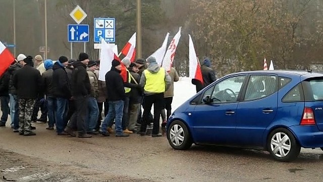 Lenkų ūkininkai blokuoja kelius ir reikalauja kompensacijų