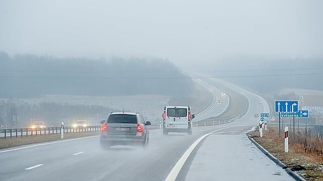 Laikysis šilti ir debesuoti orai, vietomis palis