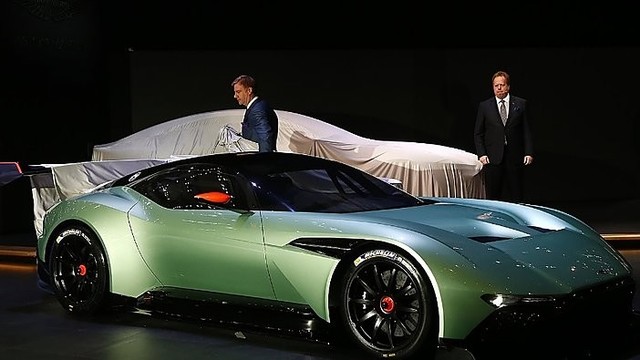 Ženevos automobilių parodos staigmena – „Aston Martin Vulcan“