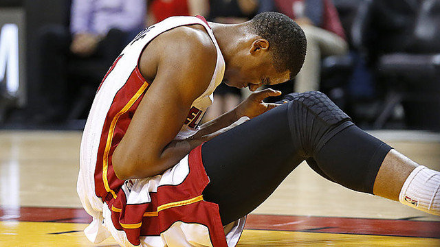 Naujasis NBA peštukas: už imtynes nubaustas „Heat“ aukštaūgis
