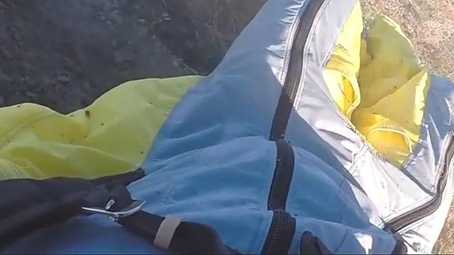 Dramatiškame įraše – parašiutininko smūgis į žemę