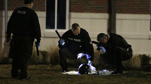 Fergusone vėl aidi šūviai: pašauti du policininkai