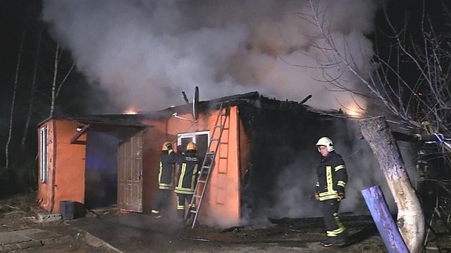 Vilniaus čigonų tabore ugnis supleškino du pastatus