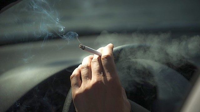Seimas kai kuriais atvejais uždraudė rūkyti automobiliuose