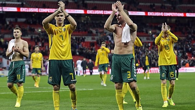 Britų žiniasklaida „skalbia“ Lietuvos futbolo rinktinę