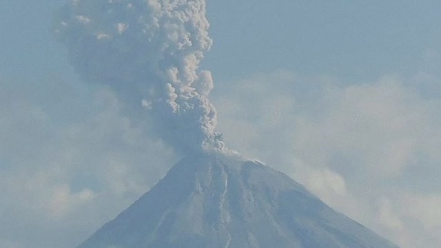 Prabudo vienas aktyviausių Meksikos ugnikalnių