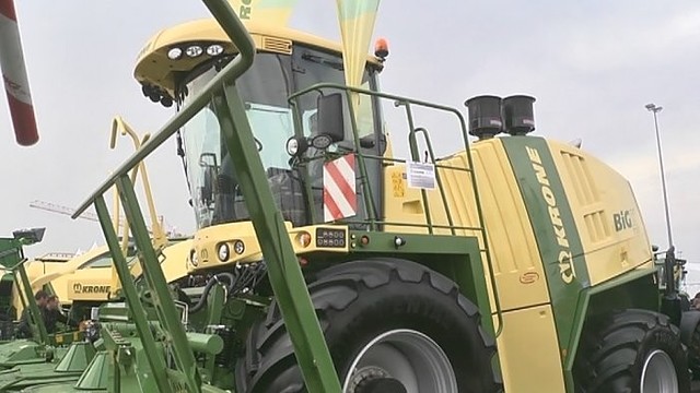 Parodos atgarsiai – į žemės ūkį ateina gigantiškos mašinos (I)