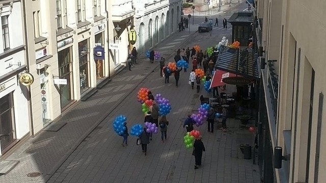 Vilniaus gatvėje – šimtai spalvotų balionų