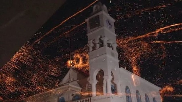 Velykų naktį Chijo saloje rengiami petardų karai tarp bažnyčių