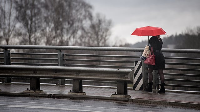 Lietuvoje toliau galioja netikėtai užklumpančio lietaus prognozė