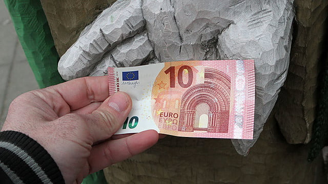 Sutarė, kad minimalus atlyginimas nuo liepos didės 25 eurais