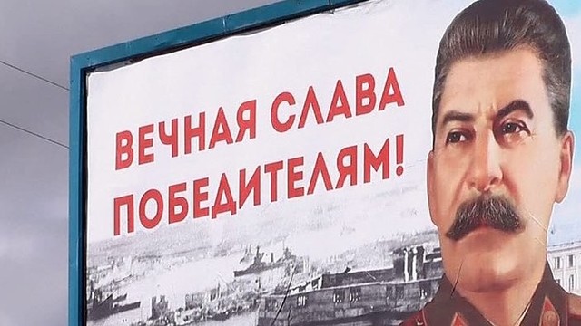 Okupuotame Kryme - J. Staliną šlovinantys plakatai