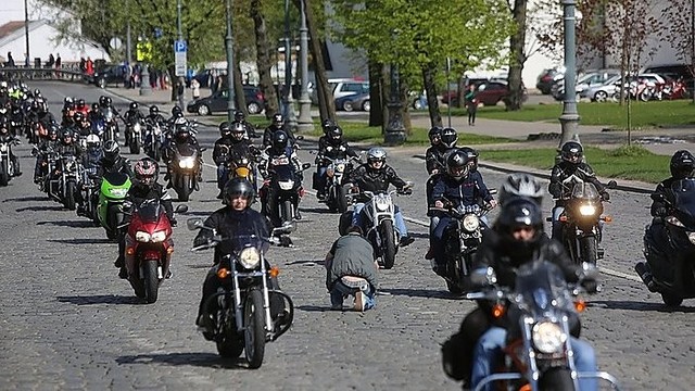 Sostinėje ūžia tūkstančiai motociklų – baikeriai atidarė sezoną