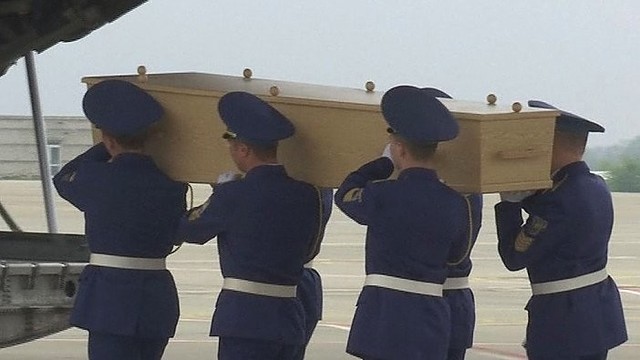 Ukrainoje numušto lėktuvo aukų kūnai išgabenti į Olandiją
