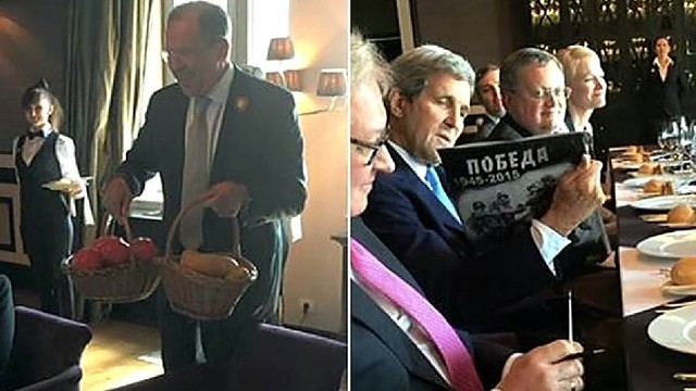 S. Lavrovas dovanojo J. Kerry bulvių ir marškinėlius „Pergalė“