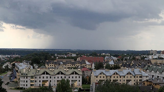 Penktadienio dieną smarkiai lis, šils iki 15 laipsnių