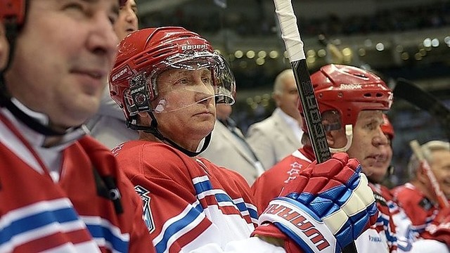 Vladimiras Putinas ant ledo vaizdavo esąs geresnis už čempionus