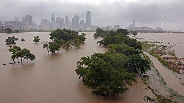 Per rekordinį potvynį Teksaso valstijoje dingo 12 žmonių