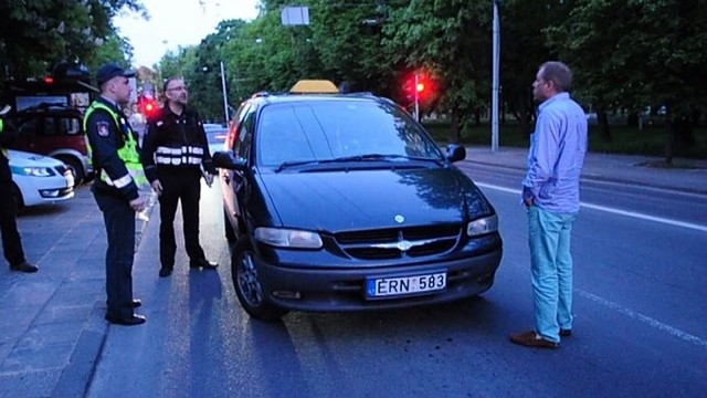 Vilniuje – 13 kartų bausto nelegalaus taksisto siautėjimas