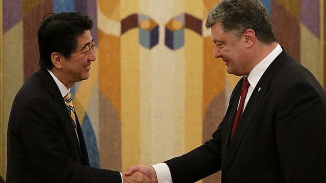 Japonijos premjeras smerkia Ukrainoje atsinaujinusius neramumus