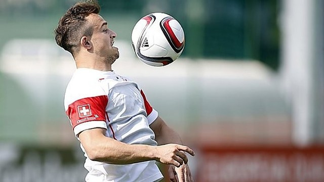 Šveicarijos futbolo žvaigždės išmėgino LFF stadiono dangą