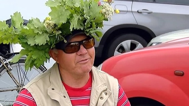 Panevėžiečiai Jonams ir Janinoms vainikus perka jau nuo ryto