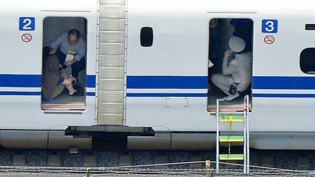 Japonijos traukinyje savižudis sukėlė gaisrą: yra nukentėjusių